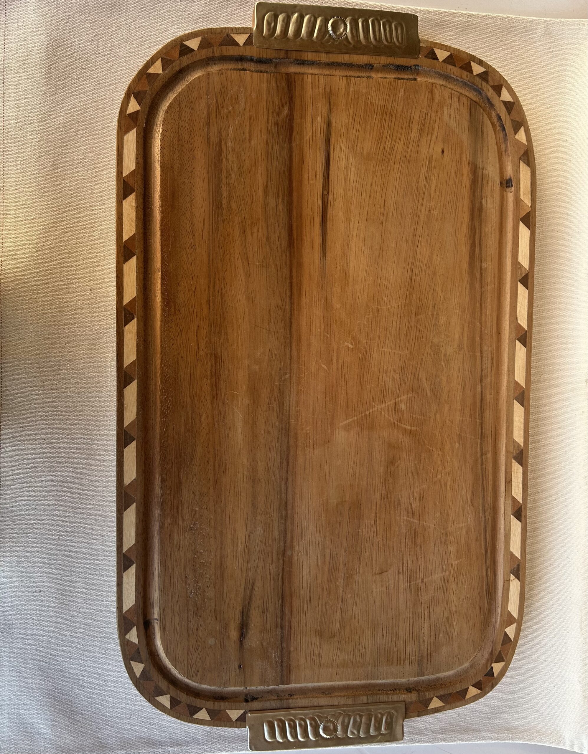 TABLA DE MADERA PACARÁ GUARDA Y ALPACA (60CM)