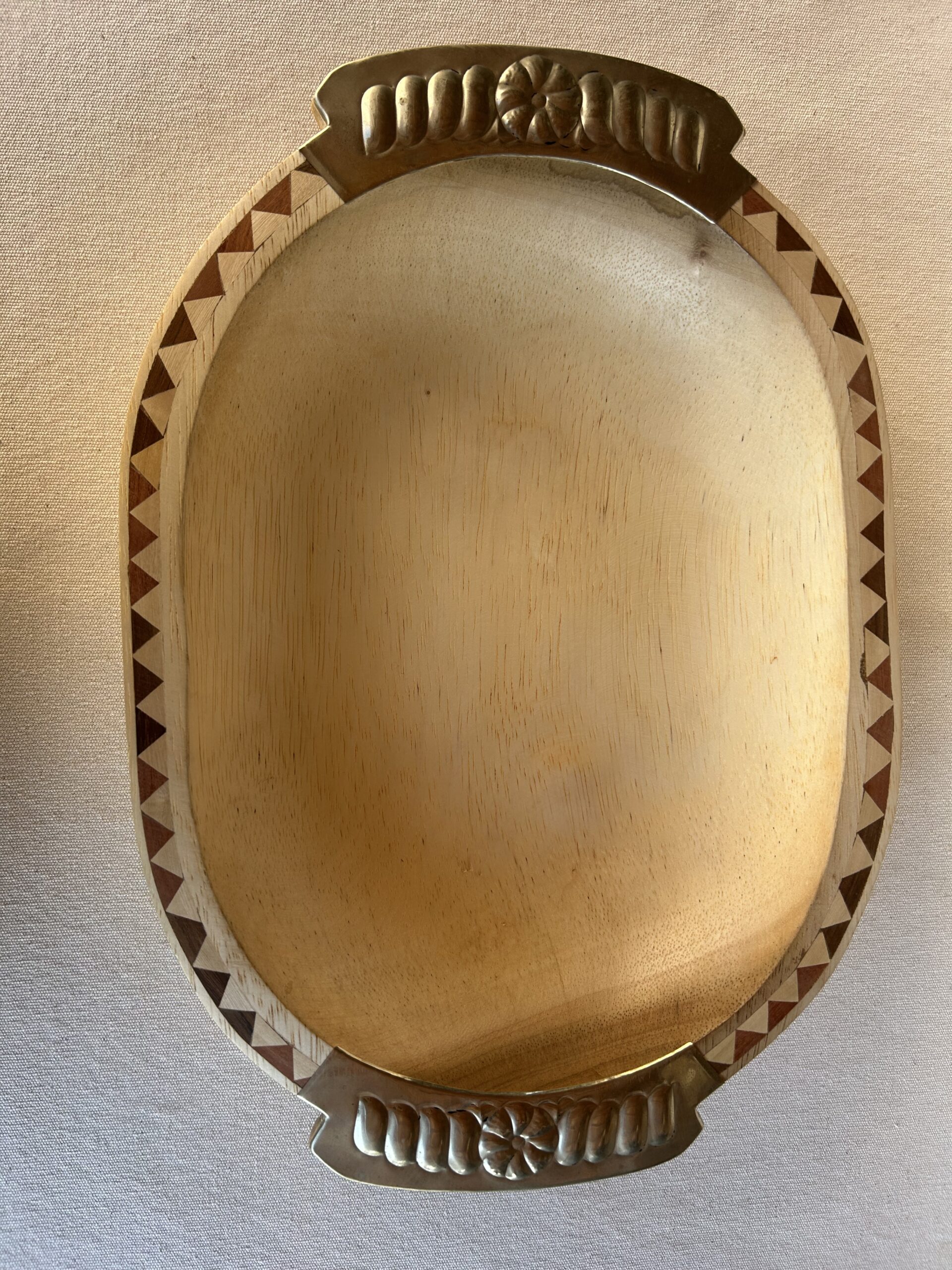 BATEA EN MADERA PACARÁ Y ALPACA(35 CM)