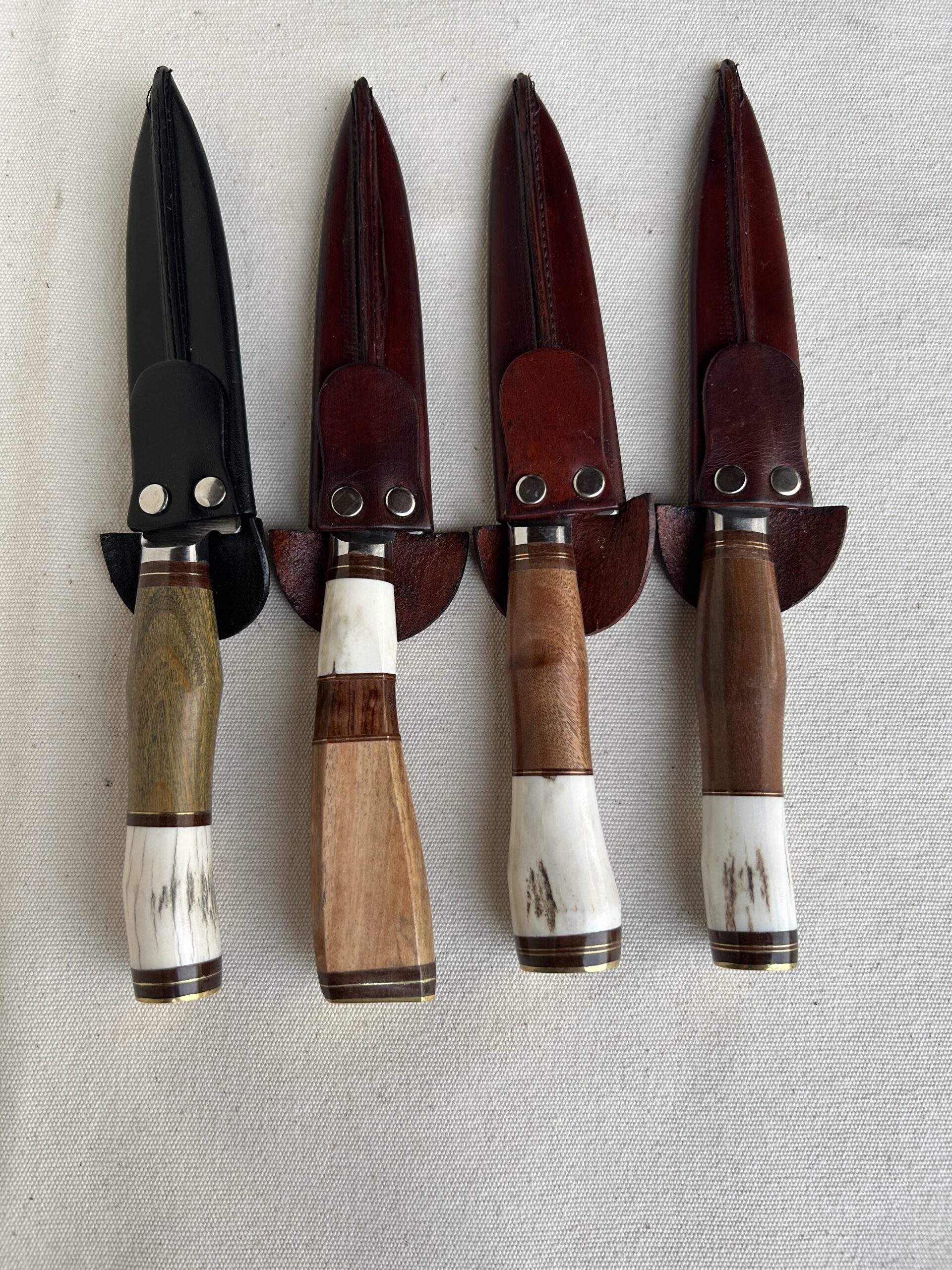 Cuchillo regional en acero inoxidable de 14 cm viene con vaina